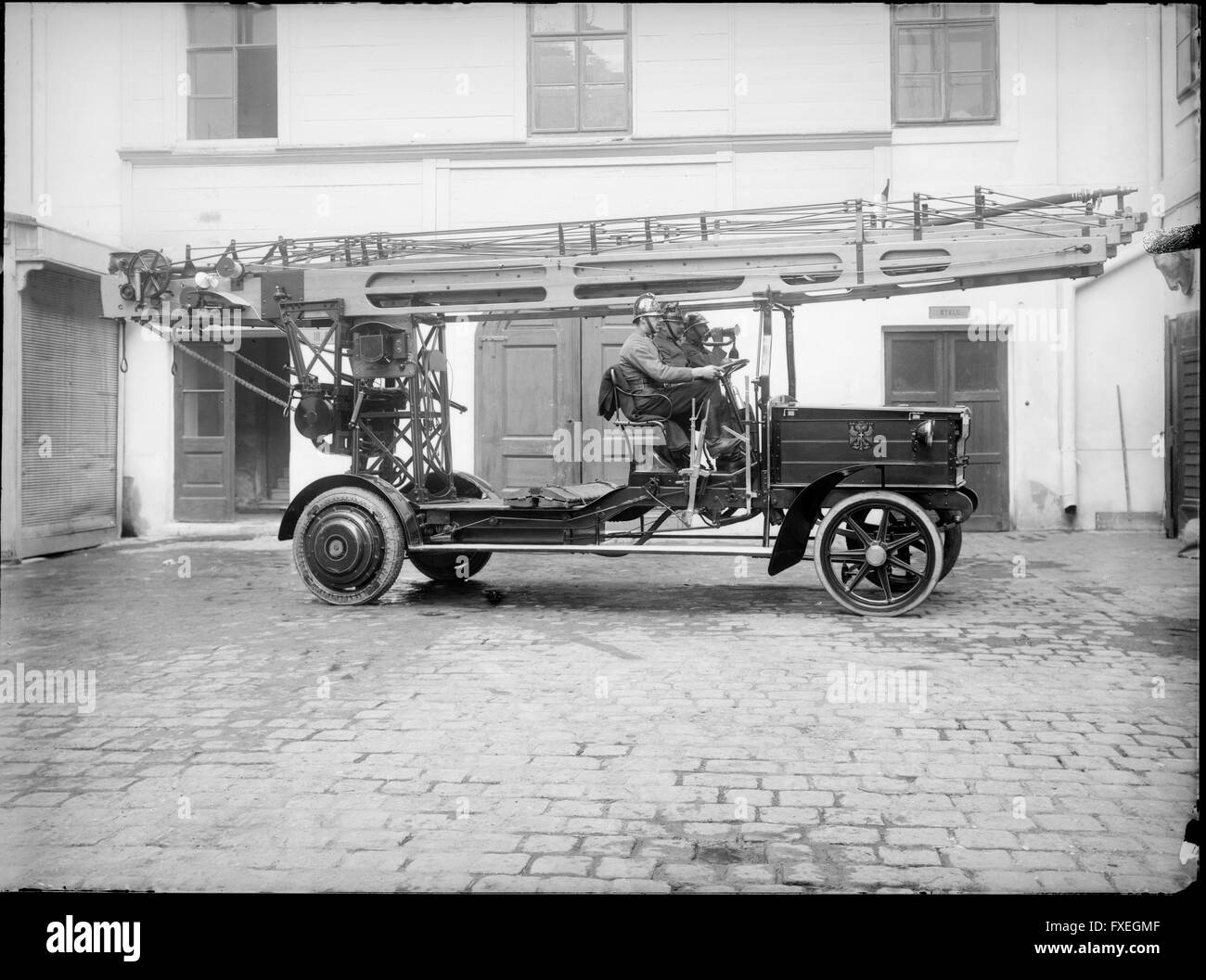 fire-crew-car-black-and-white-stock-photos-images-alamy