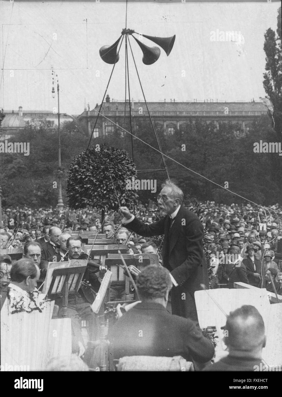 Eröffnung der Wiener Festwochen am Rathausplatz Stock Photo Alamy