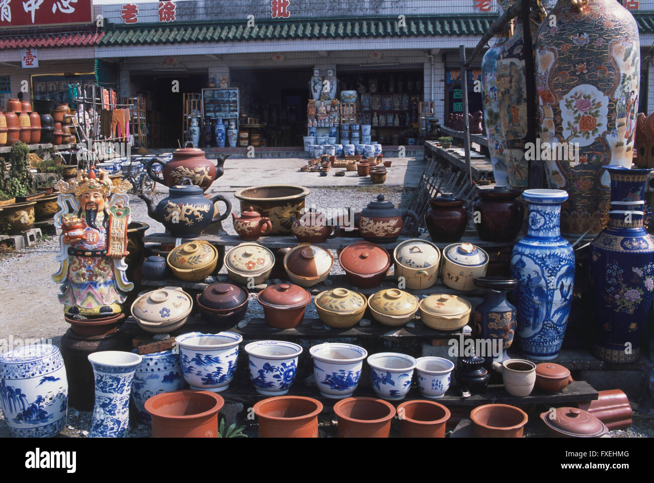 China, Jiangsu, Yixing County, Ding Shan, front yard of a pottery shop selling ceramic pots. Stock Photo