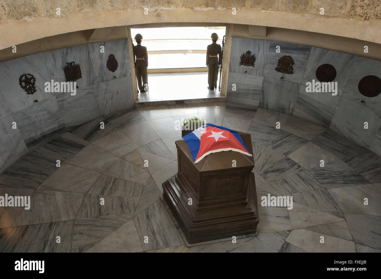 Soldiers guarding the mausoleum of Jose Marti, Cementerio Santa Ifigenia, Santiago de Cuba, Cuba Stock Photo