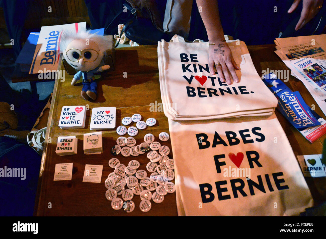 bushwick loves bernie party rally nyc brooklyn Stock Photo Alamy