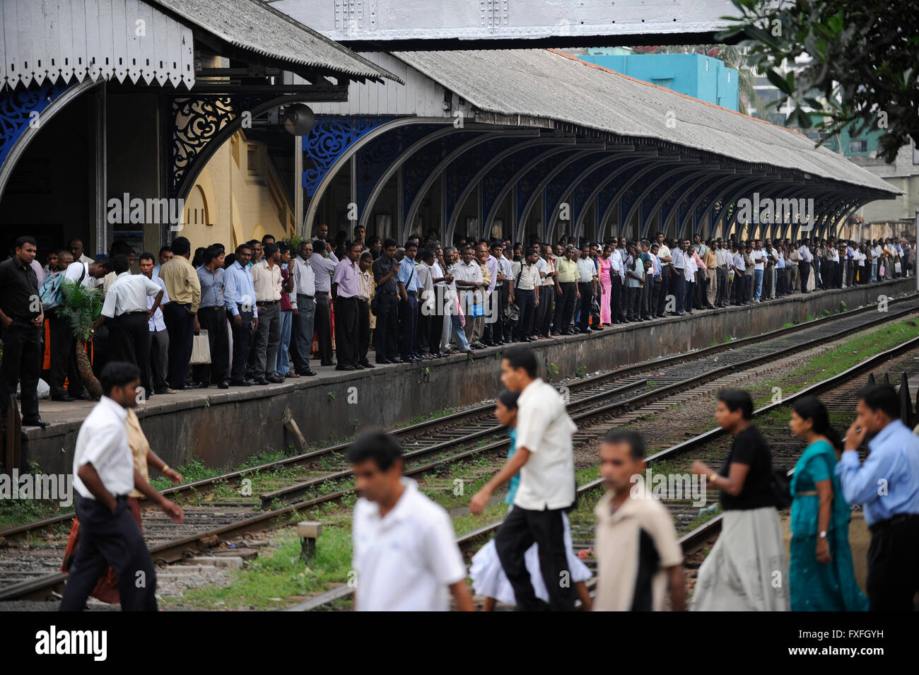 SRI LANKA Colombo, railway station and crossing Stock Photo - Alamy