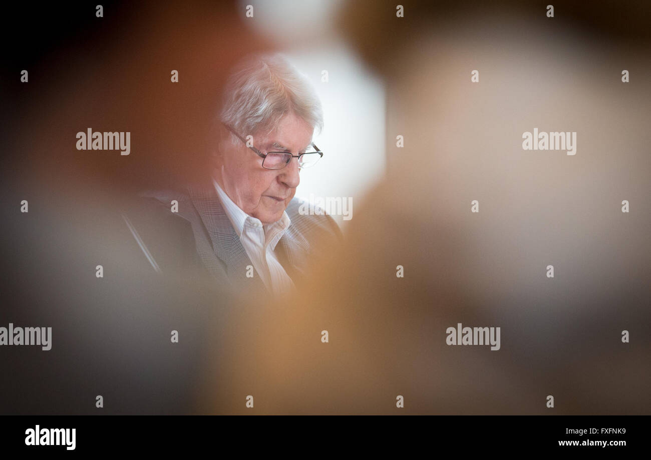 Detmold, Germany. 15th Apr, 2016. Defendant Reinhold Hanning attends another day of his trial in Detmold, Germany, 15 April 2016. The court was set up in the rooms of the Chamber of Industry and Commerce in Detmold. Reinhold Hanning, a 94-year-old World War II SS guard is facing a charge of being an accessory to at least 170,000 murders at Auschwitz concentration camp. Prosecutors state that he was a member of the SS 'Totenkopf' (Death's Head) Division and that he was stationed at the Nazi regime's death camp between early 1943 and June 1944. Photo: Friso Gentsch/dpa/Alamy Live News Stock Photo