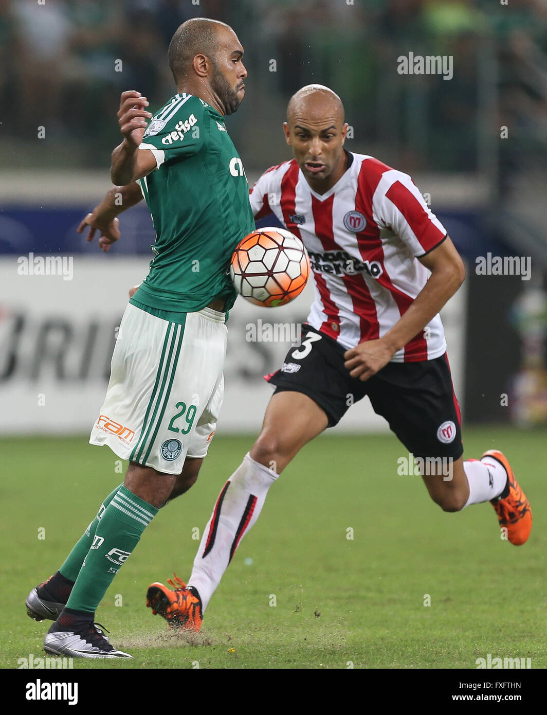 SAO PAULO, Brazil - 14/04/2016: PALM RIVER PLATE X URU - The Alecsandro player, SE Palmeiras, ball dispute with the player Ronaldo Concei??o, CA River Plate, during a match valid for the sixth round of the group stage of the Copa Libertadores at the Allianz Arena Park. Photo: Cesar Greco / FotoArena/Alamy Live News Stock Photo