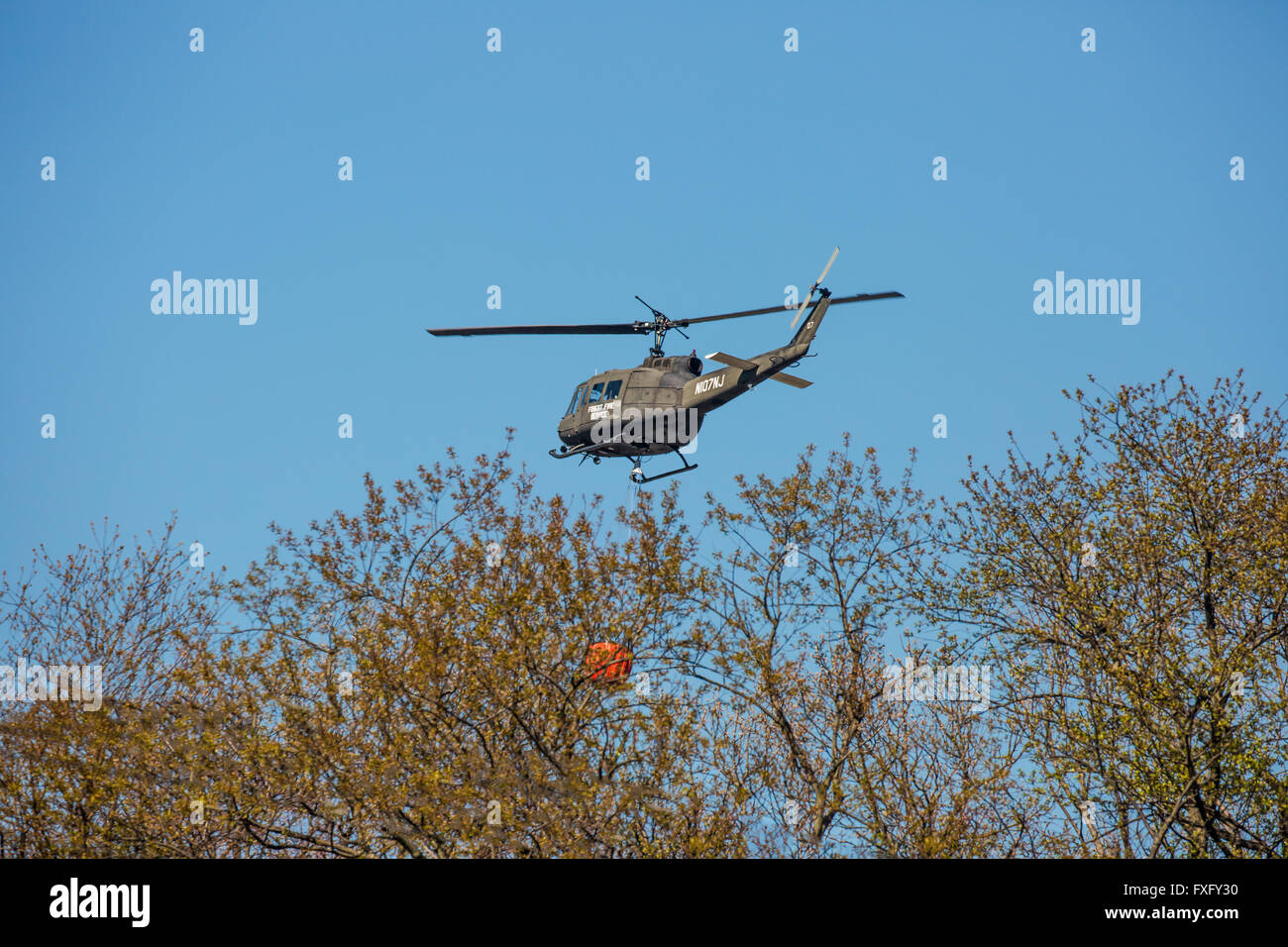 Fire Forest Service helicopter collecting water from the Raritan Bay, in South  Amboy, NJ. Stock Photo