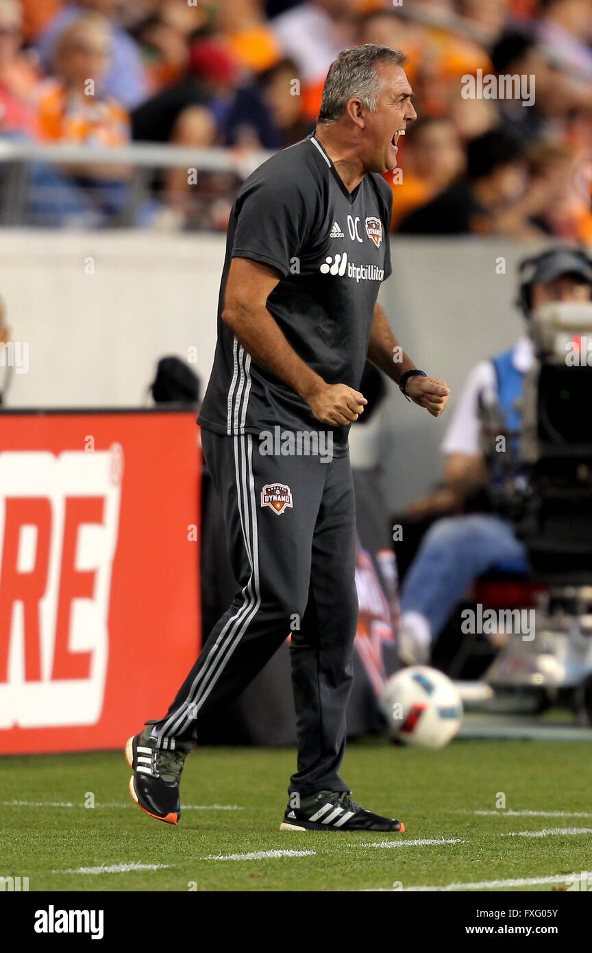 Houston, TX, USA. 15th Apr, 2016. Houston Dynamo head coach Owen Coyle shouts to his players on the field during the second half of the MLS regular season match between the Houston Dynamo and the Los Angeles Galaxy from BBVA Compass Stadium in Houston, TX. The Galaxy won, 4-1. Credit image: Erik Williams/Cal Sport Media. Credit:  csm/Alamy Live News Stock Photo