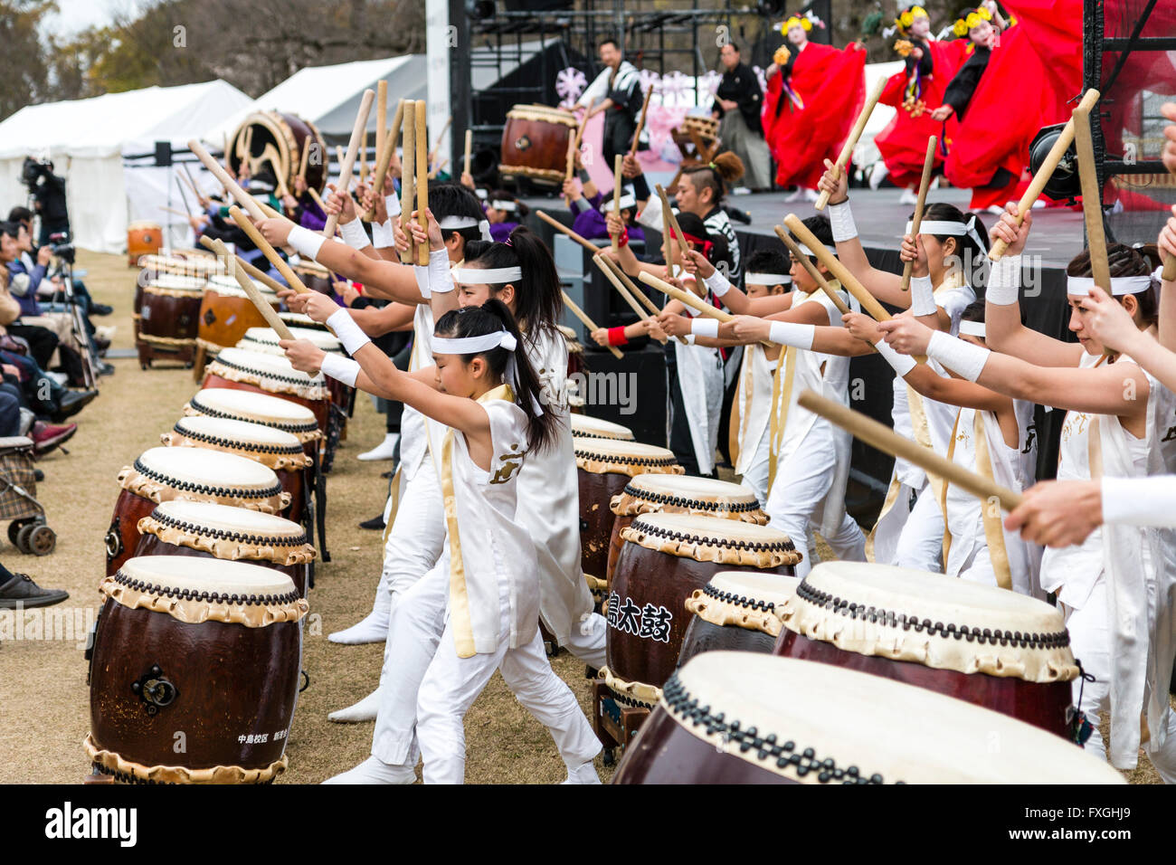 Taiko drums show hires stock photography and images Alamy