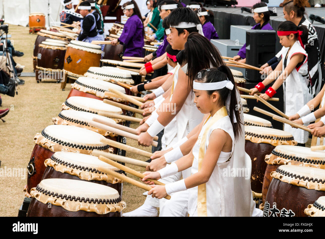 Children playing taiko drums hires stock photography and images Alamy