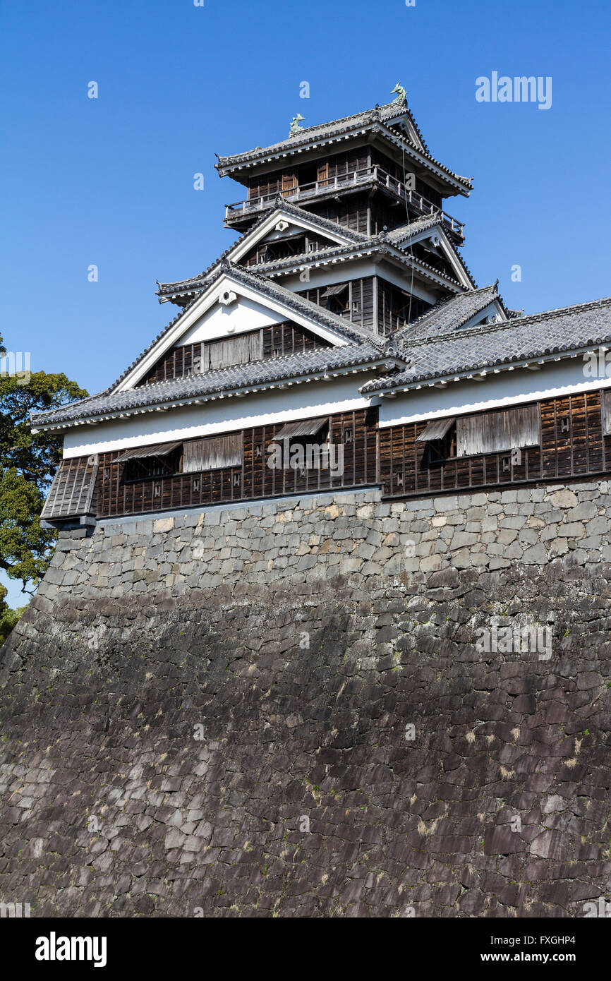 Japan, Kumamoto castle. Ishigaki, 20 meter high dry stone walls, with Uto yagura, turret on top. National Cultural Asset. Clear blue skies. No people. Stock Photo