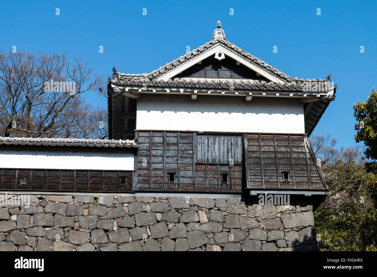 Kumamoto Japanese castle. Turret, Yagura, Hira Onyagura, with corner Ishiotoshi, stone dropping hole. Part of the Sudoguchi mon, gate defence. Stock Photo
