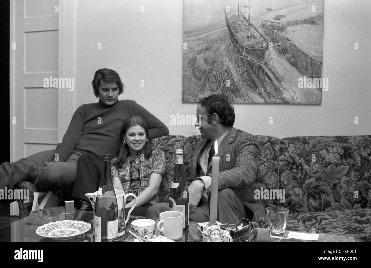 Deutsche Schauspielerin Helga Anders mit Ehemann Roger Fritz, Deutschland 1970er Jahre. German actress Helga Anders with husband Roger Fritz, Germany 1970s. 24x36swNeg451 Stock Photo