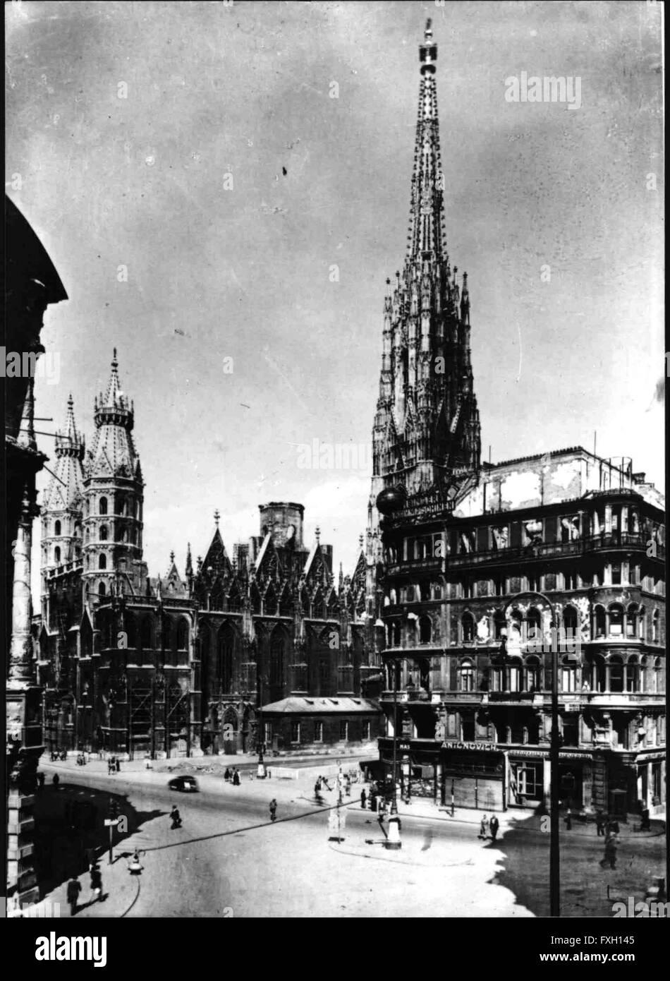 Beschädigter Stephansdom Stock Photo