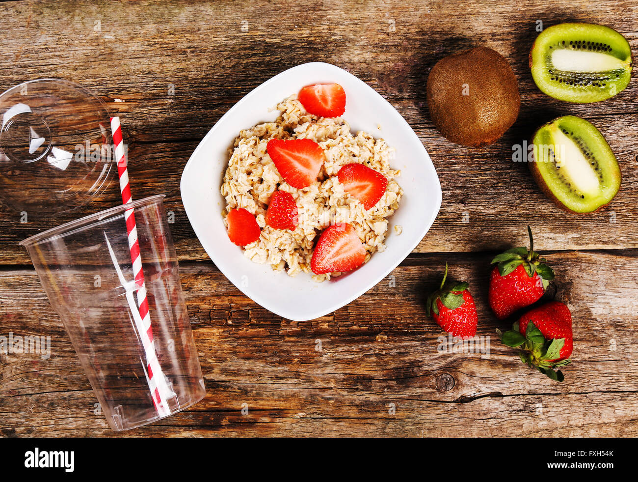 Healthy oatmeal breakfast kiwi hi-res stock photography and images - Alamy