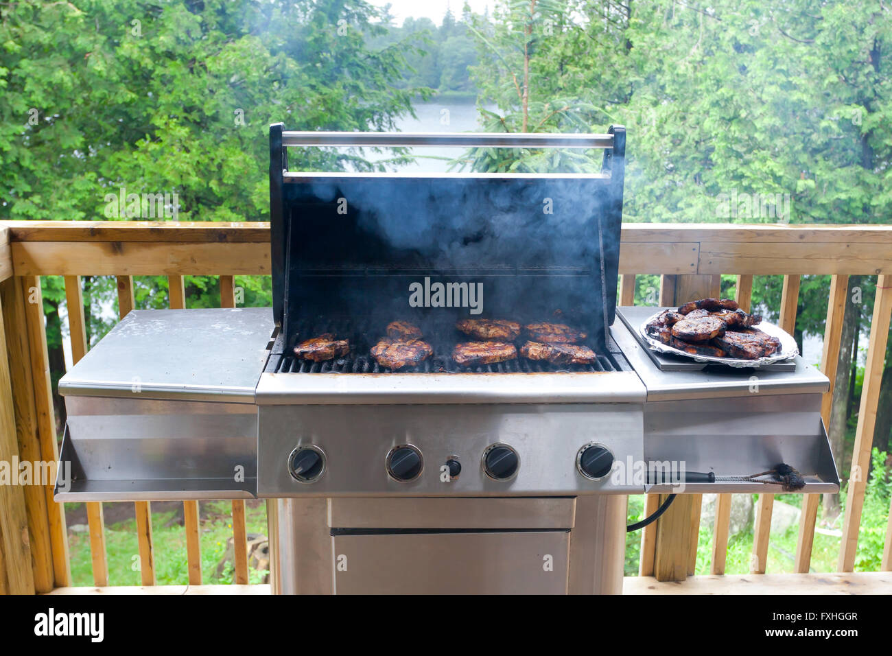 Grill lid hi-res stock photography and images - Alamy