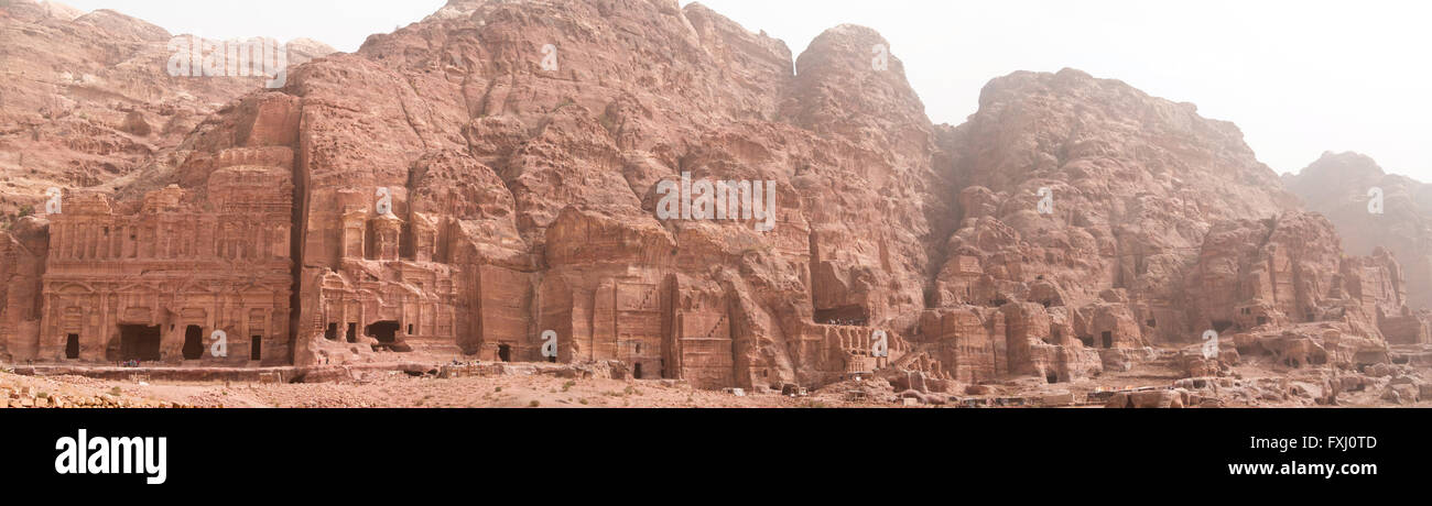 Petra tombs hi-res stock photography and images - Alamy