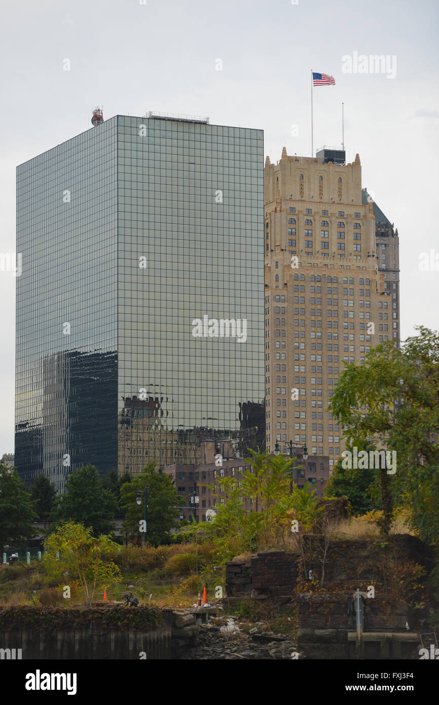 On the right, Eleven80 building, a hallmark of the Newark skyline since its construction as a 35-story office building in 1930. Stock Photo