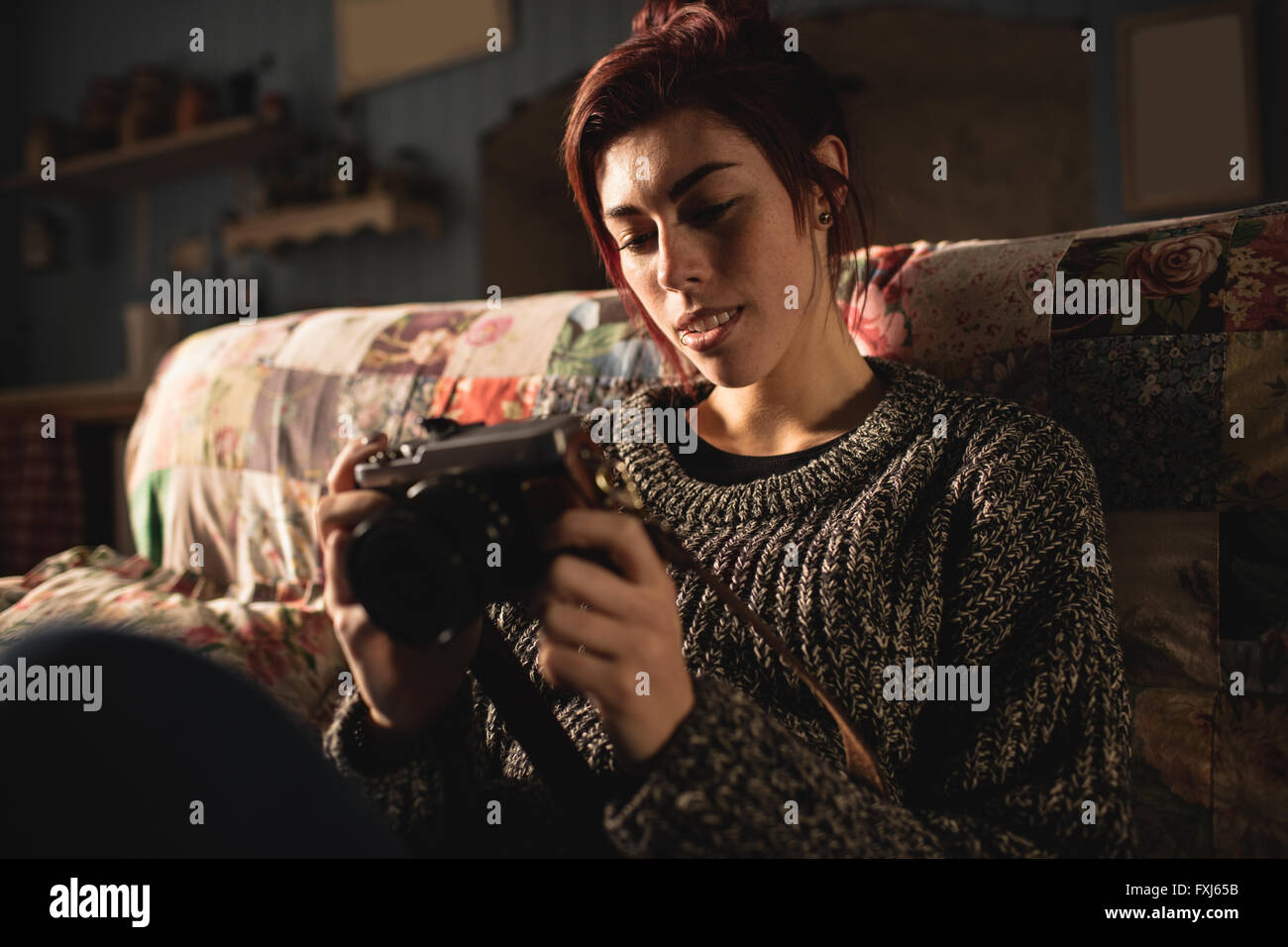 Young woman looking camera hi-res stock photography and images - Alamy