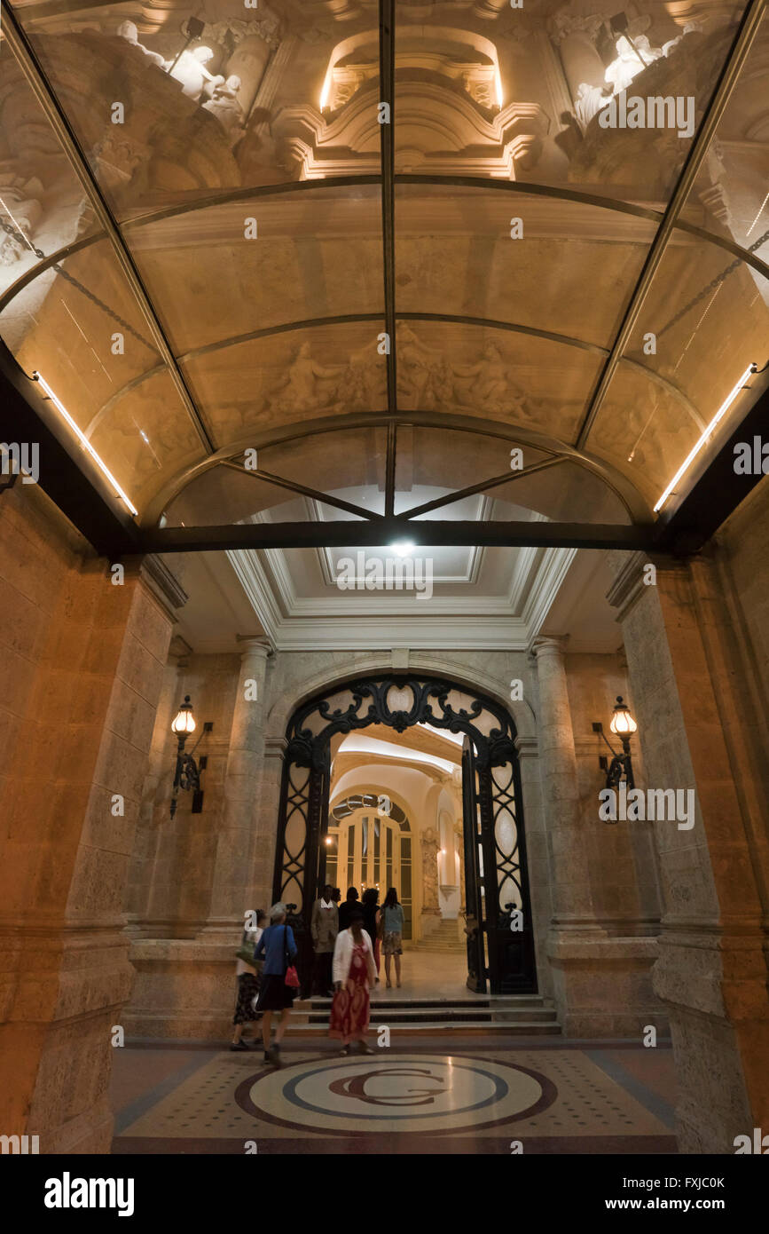 Entrance vestibule hires stock photography and images Alamy