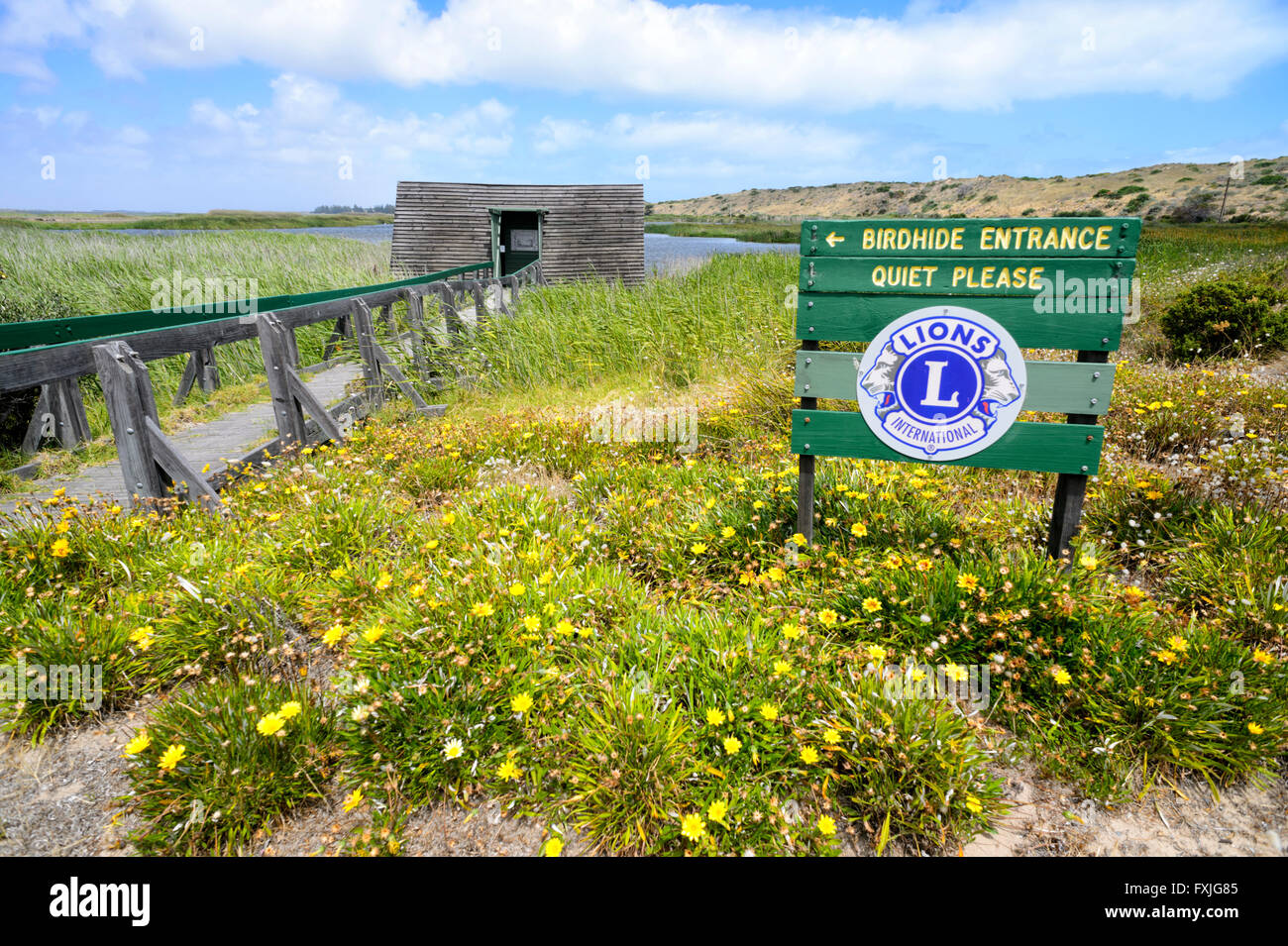 Bird hide sign hi-res stock photography and images - Alamy