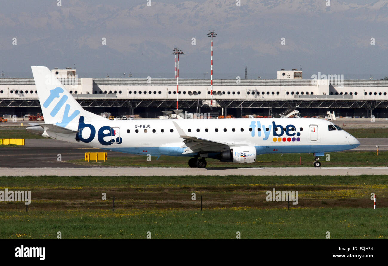 Embraer 175 200 hi-res stock photography and images - Alamy