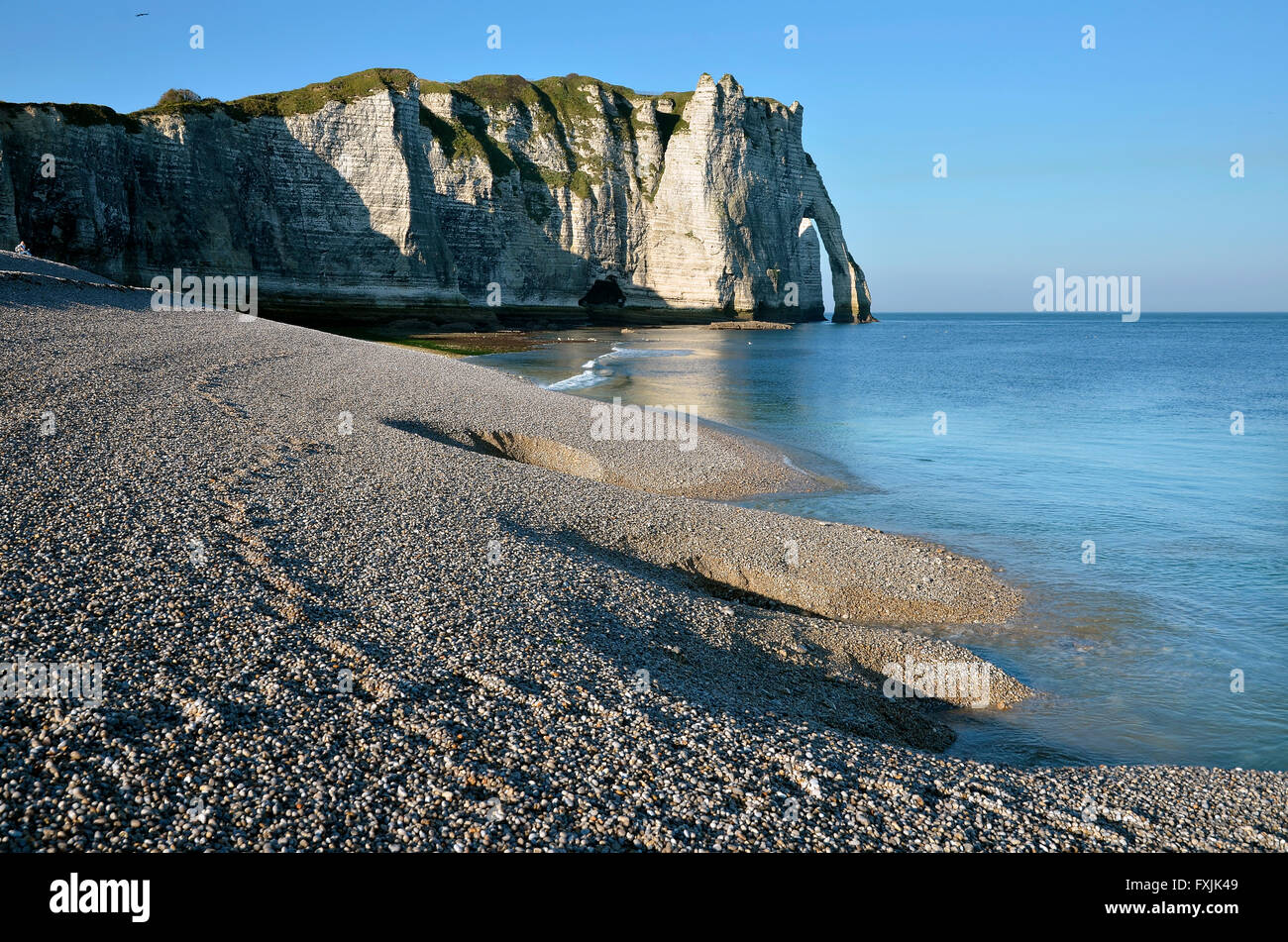 Pebble beach and cliff of Etretat in France Stock Photo - Alamy