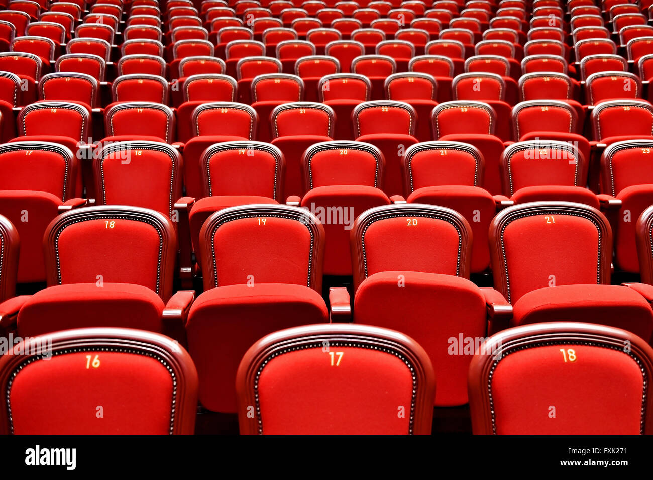 Empty rows of seats hi-res stock photography and images - Alamy