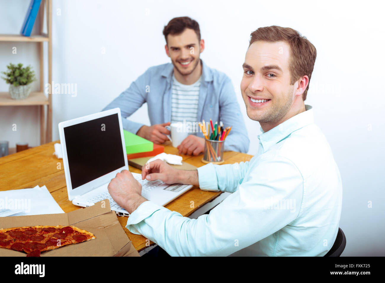 Male programmers working table hi-res stock photography and images - Alamy