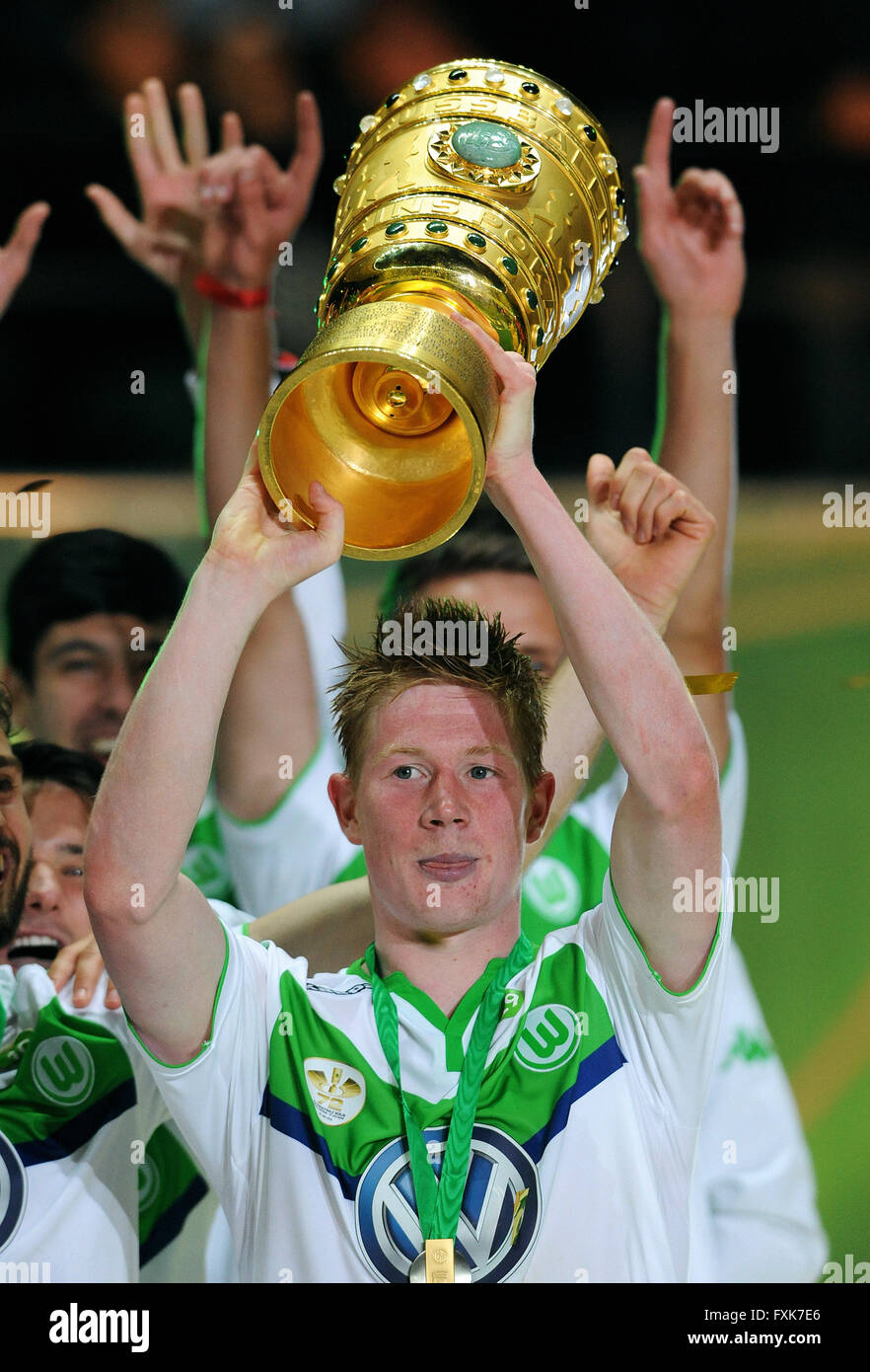 Football finals, Kevin De Bruyne, Wolfsburg, with the DFB Cup, Olympic Stadium, Berlin, Germany Stock Photo