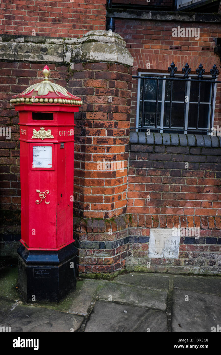 Postbox, Harrow On the Hill, London, England Stock Photo Alamy