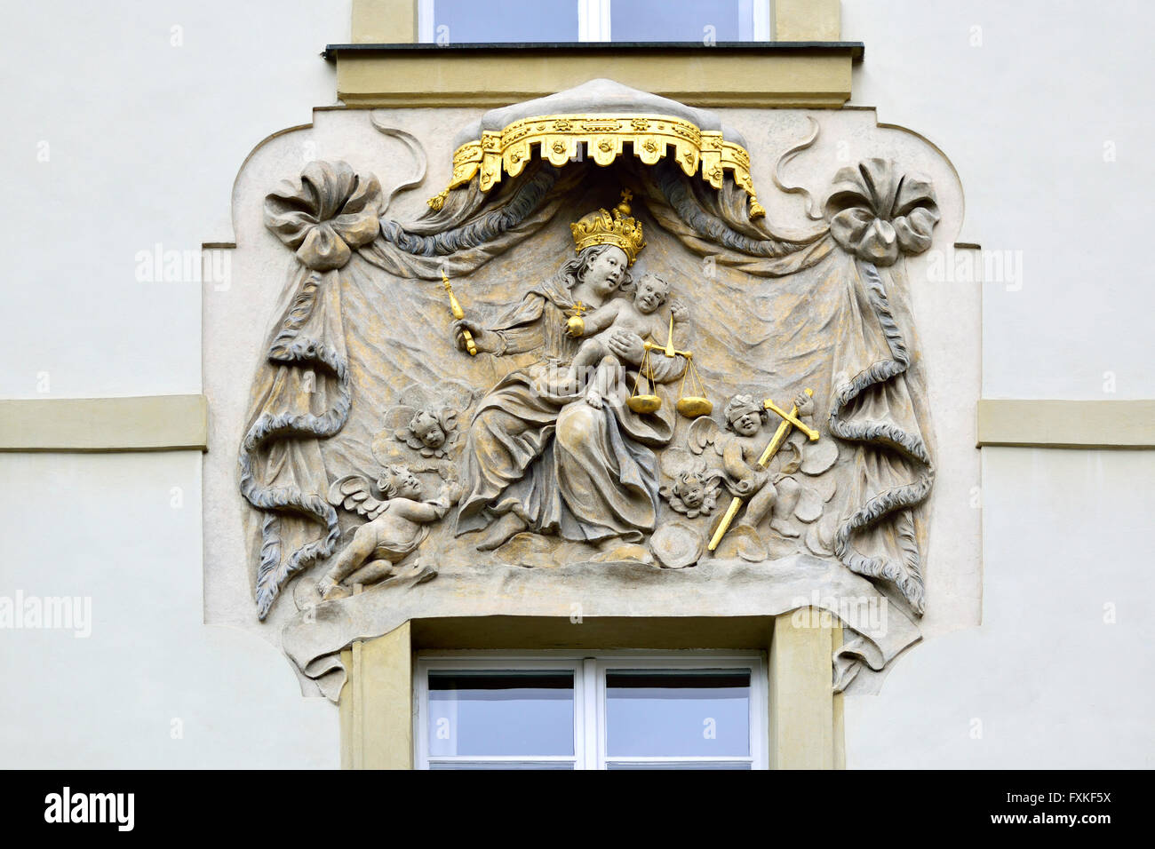 Prague, Czech Republic. Traditional House Sign: dum U Zrcadla (At The Mirrors) now a cafe, at Uvoz 22/161 Stock Photo