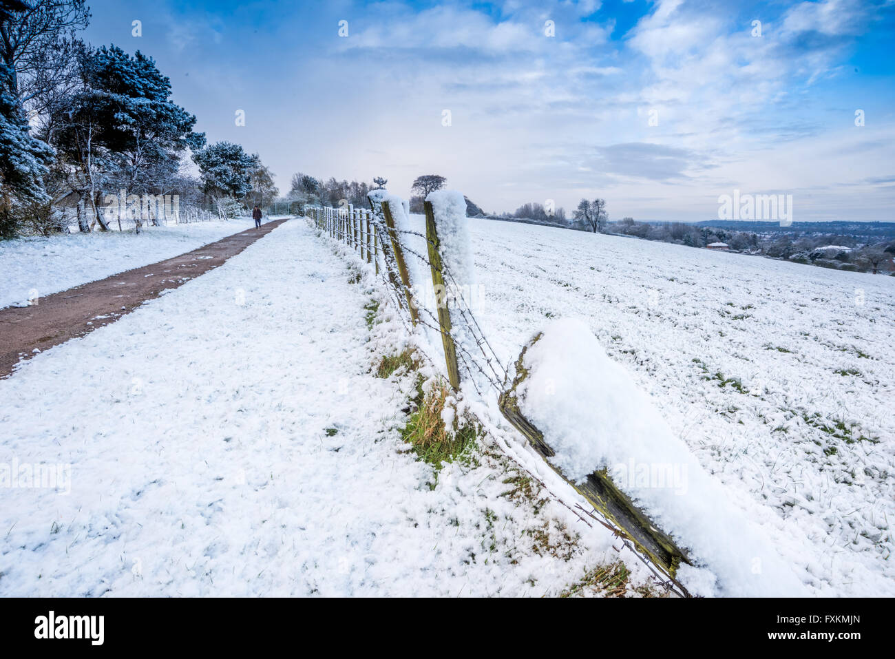 Wolverhampton, Midlands, UK. 16th April, 2016. UK weather. 16th April  2016 Wolverhampton in the West Midlands woke up to a surprise covering of snow this morning after the recent mild weather conditions changed Credit:  David Holbrook/Alamy Live News Stock Photo