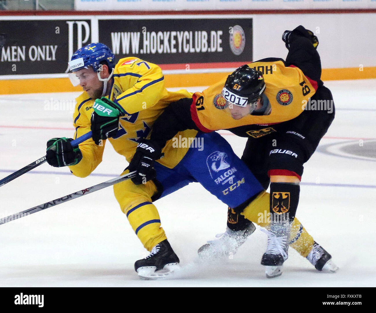Rosenheim, Bavaria, Germany. 16th Apr, 2016. from left Patrick CEHLIN