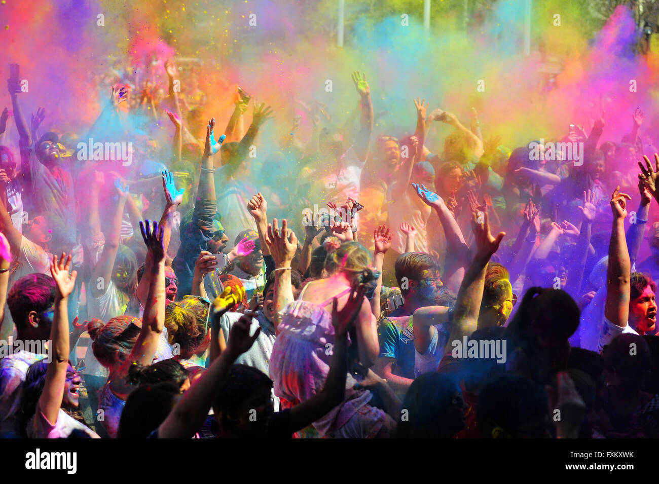 holi festival london pictures