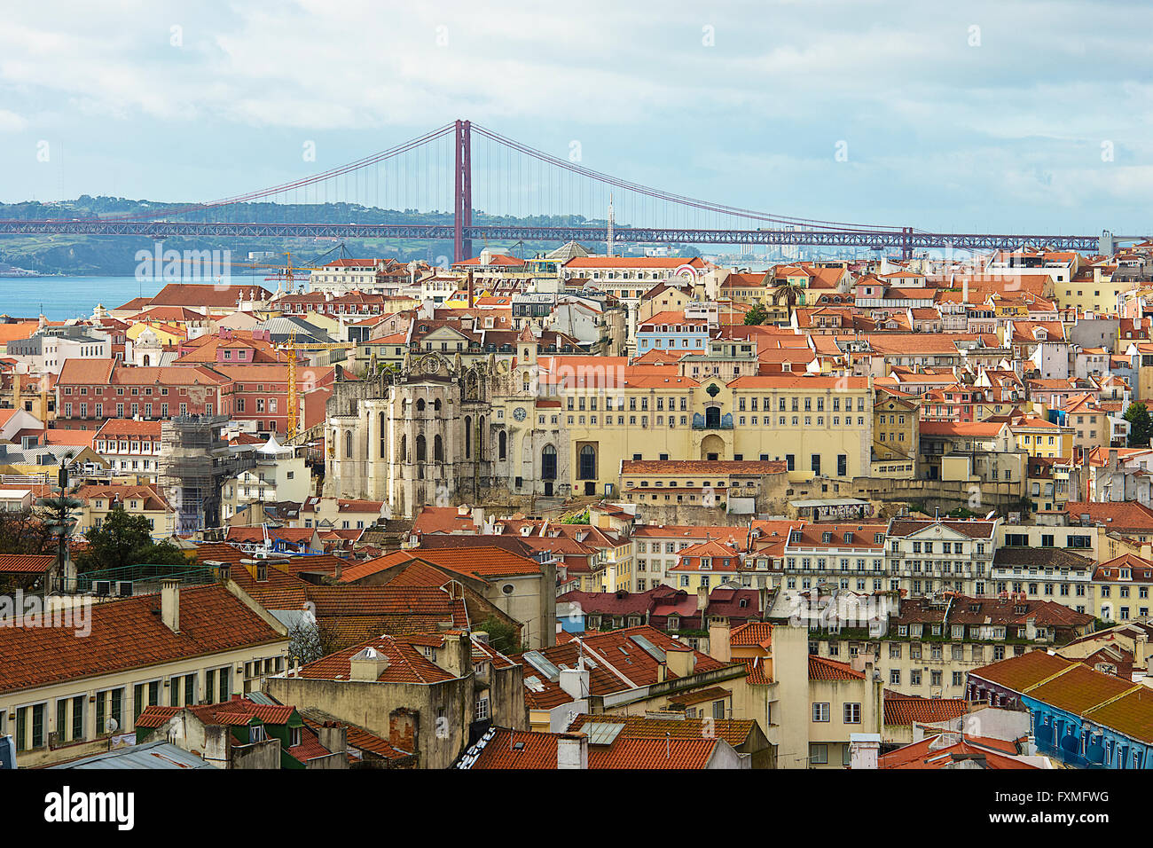 25th of april bridge hi-res stock photography and images - Alamy