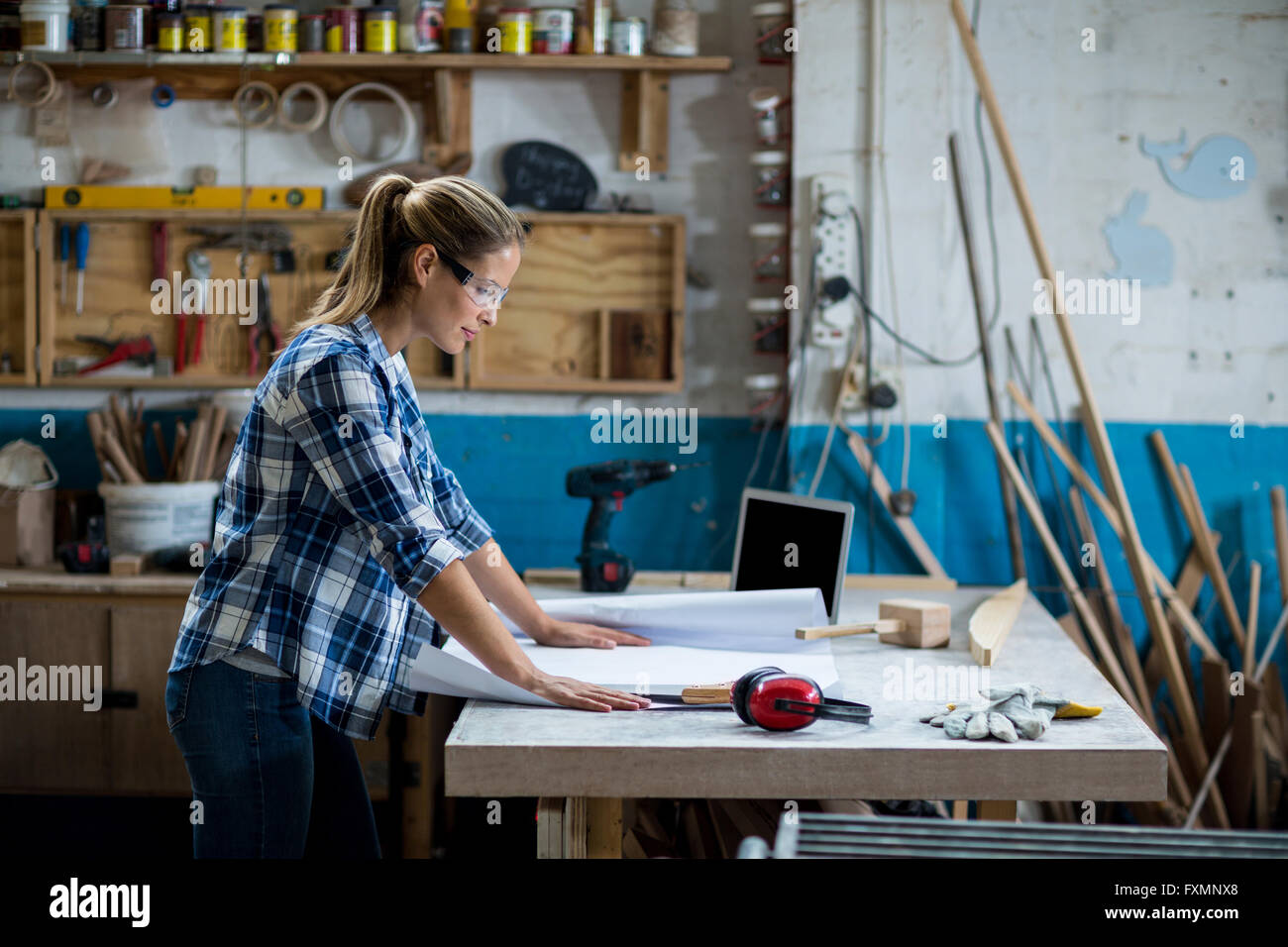 Female carpenter looking at a blueprint Stock Photo - Alamy