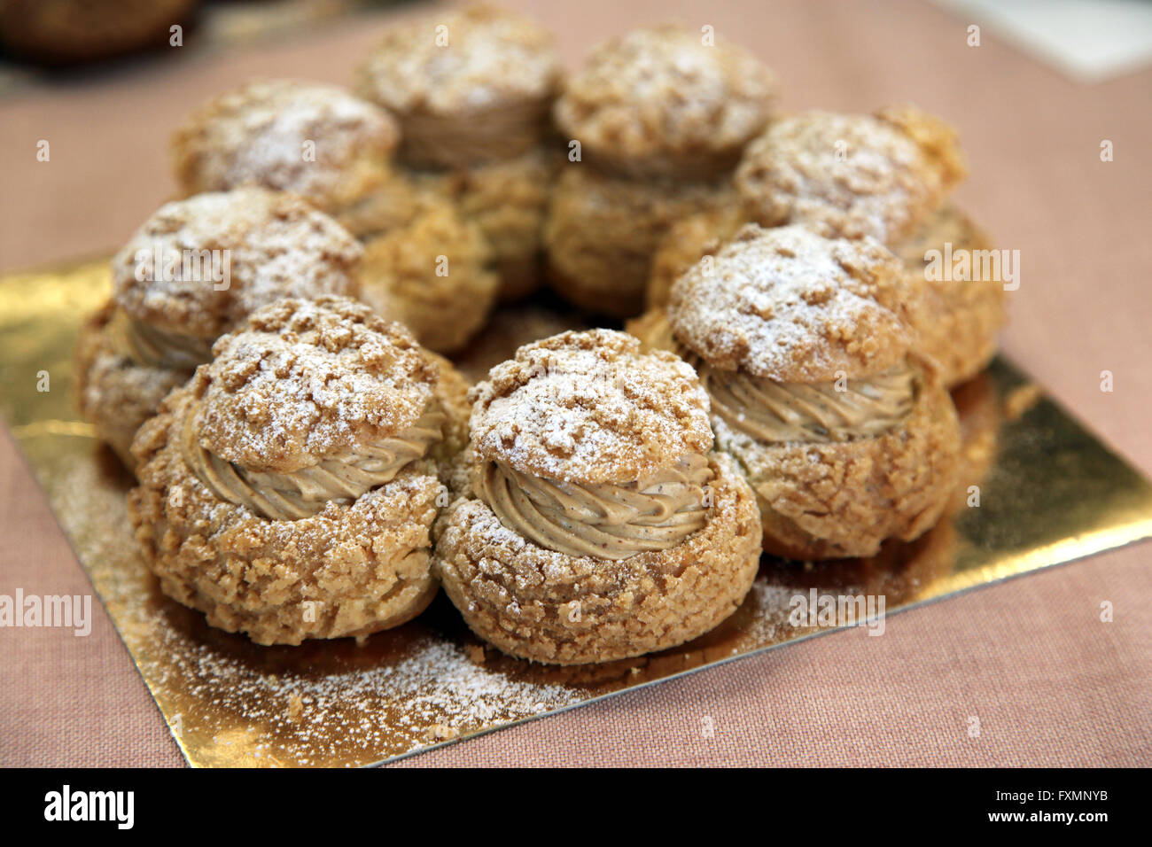 Cakes with custard and fruit hi-res stock photography and images - Alamy