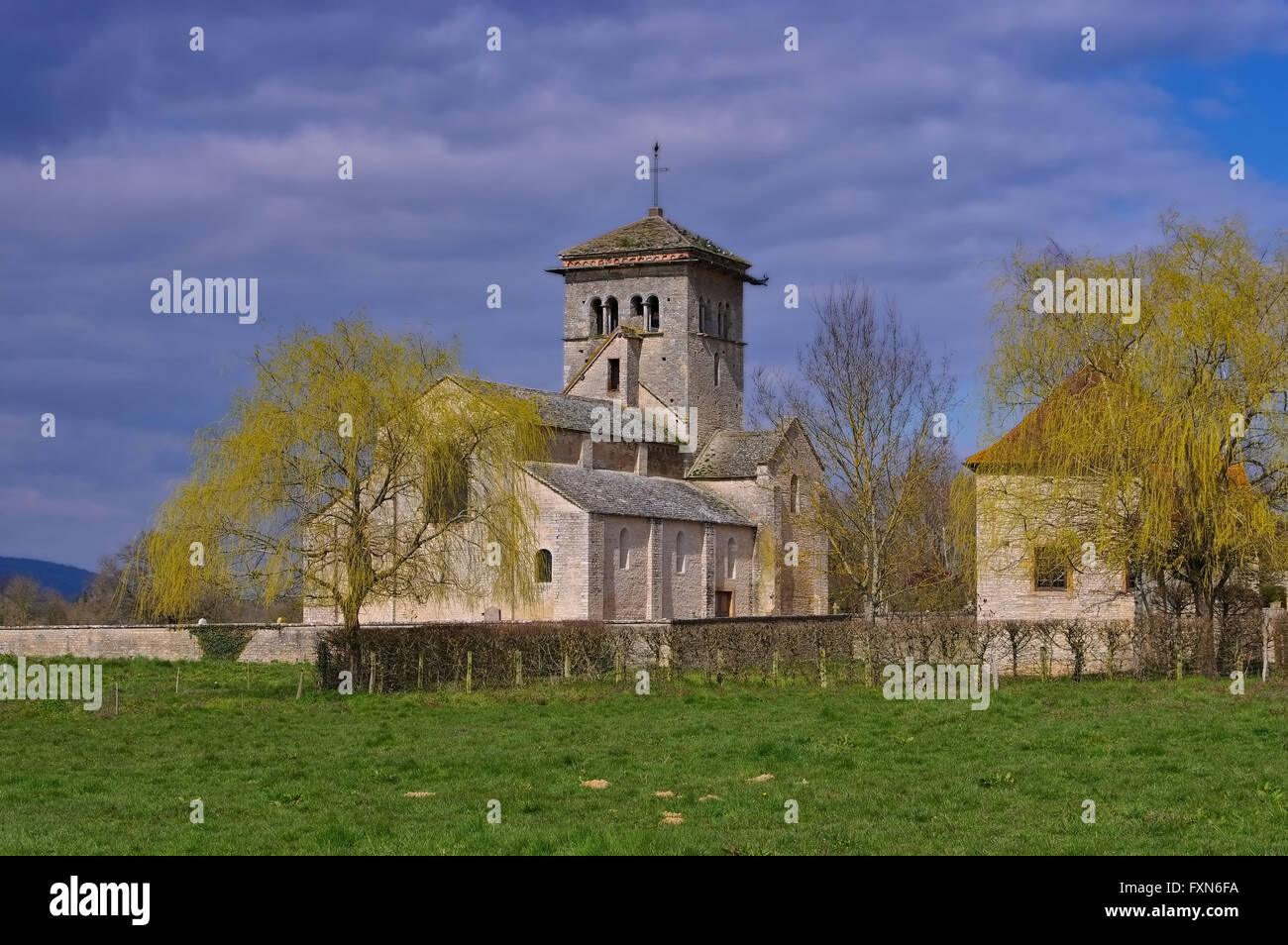 romanische Kirche in Malay Burgund, Frankreich - romanesque Malay church in Burgundy, France Stock Photo