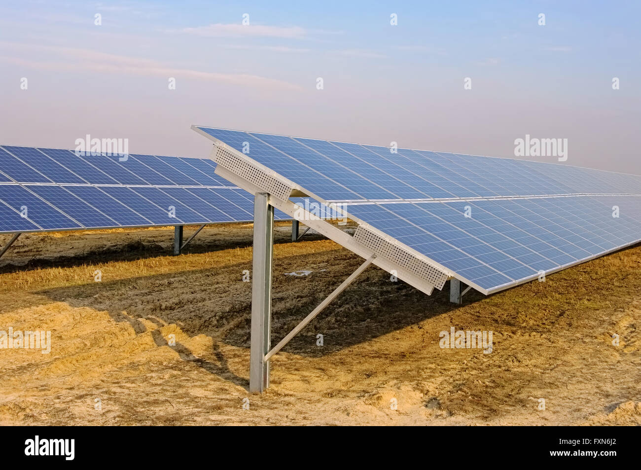 Solaranlage auf Feld - solar plant on field 08 Stock Photo