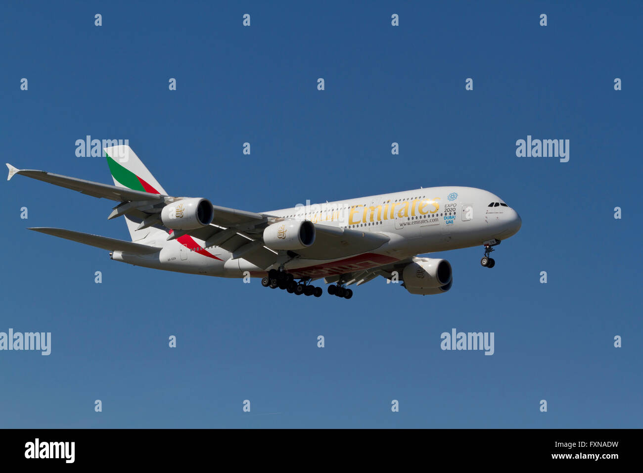Emirates plane hi-res stock photography and images - Alamy