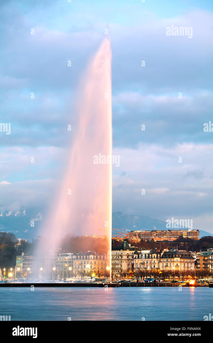 Geneva Water Fountain (Jet d'Eau) in the evening Stock Photo