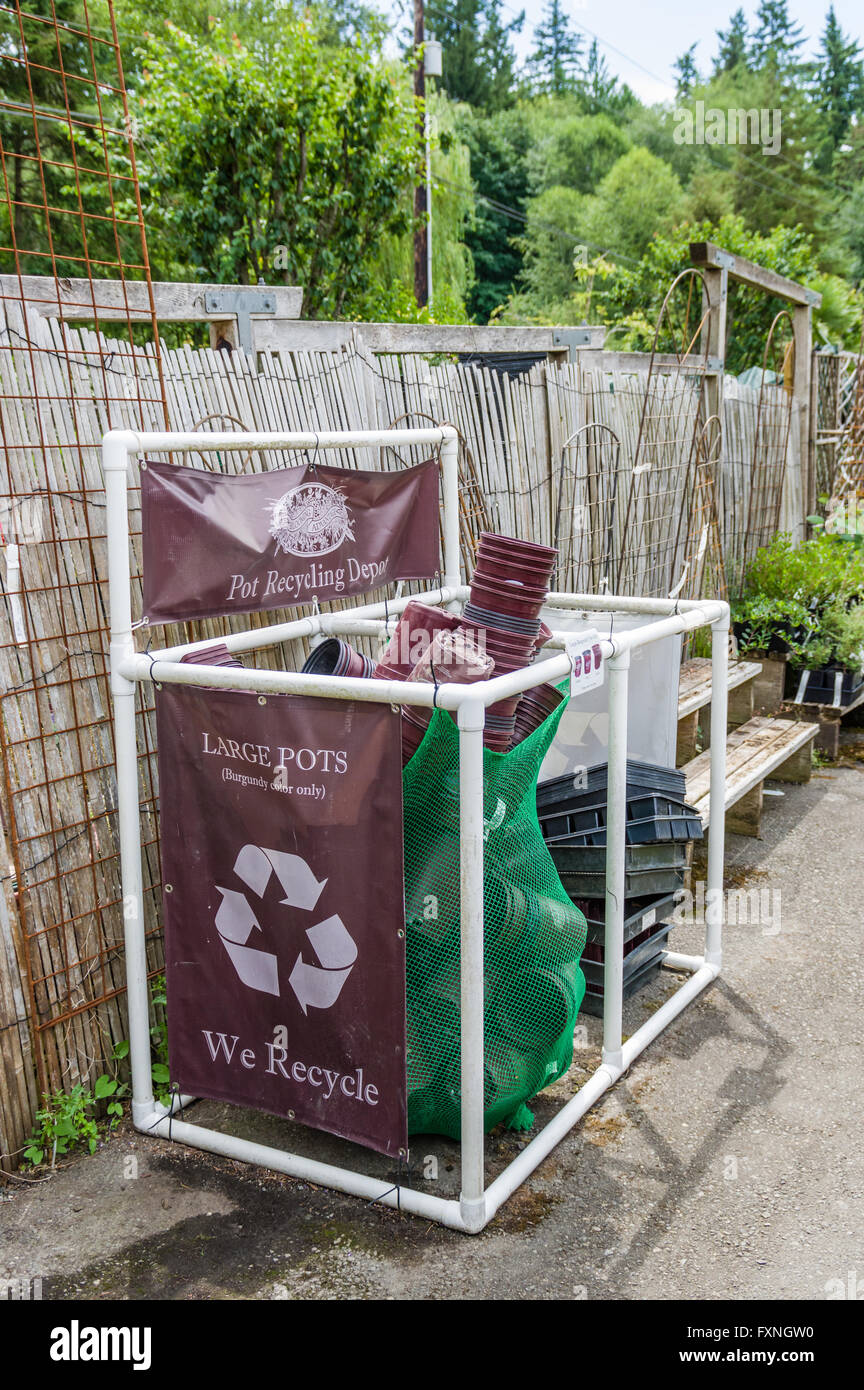 Plastic pots hires stock photography and images Alamy