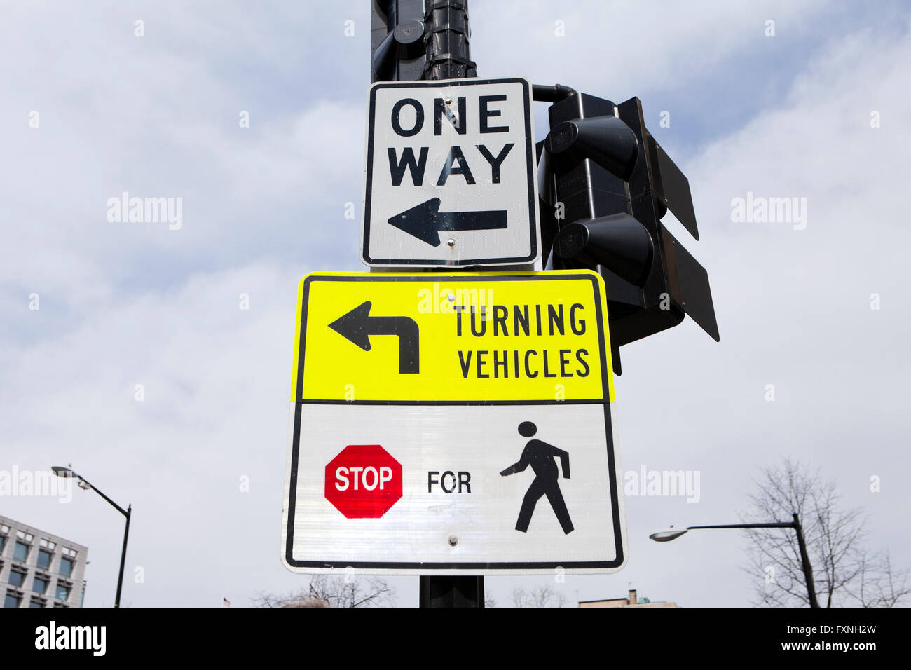One way traffic sign usa hi-res stock photography and images