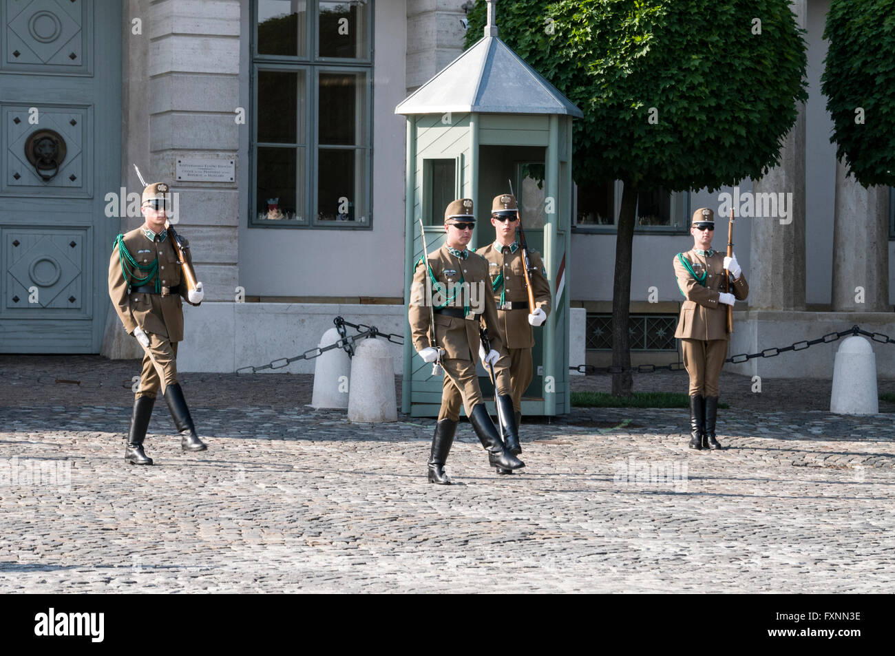 Changing of the Guard at the Sándor Palace (Hungarian: Sándor-palota) on Szent György tér,(Saint George's Square) at Buda Castle Stock Photo