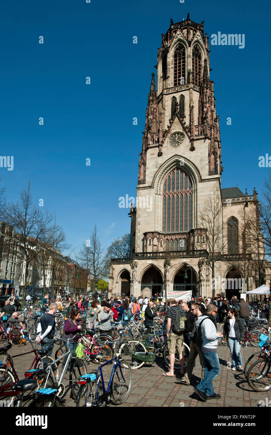 Deutschland, Kˆln, Gebrauchtfahrradmarkt an der Agneskirche Stock Photo