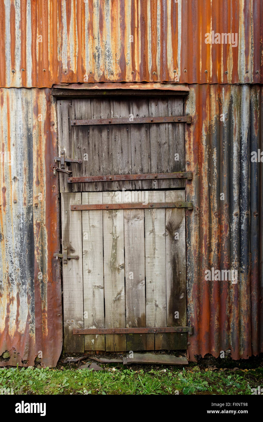 Old closed rusty building uk hi-res stock photography and images - Alamy