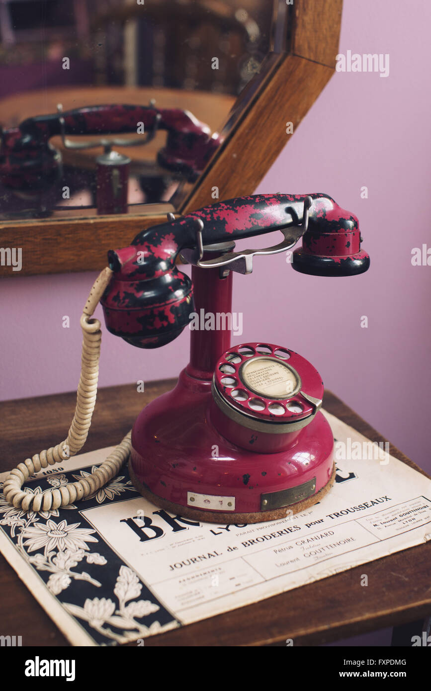 Vintage telephone tables hires stock photography and images Alamy
