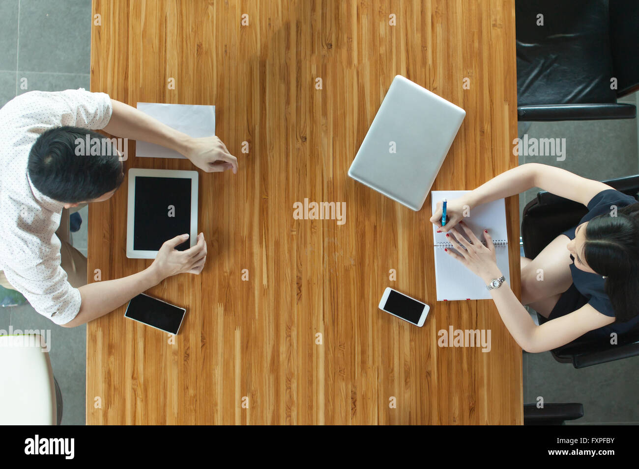 Aerial view people desk hires stock photography and images Alamy