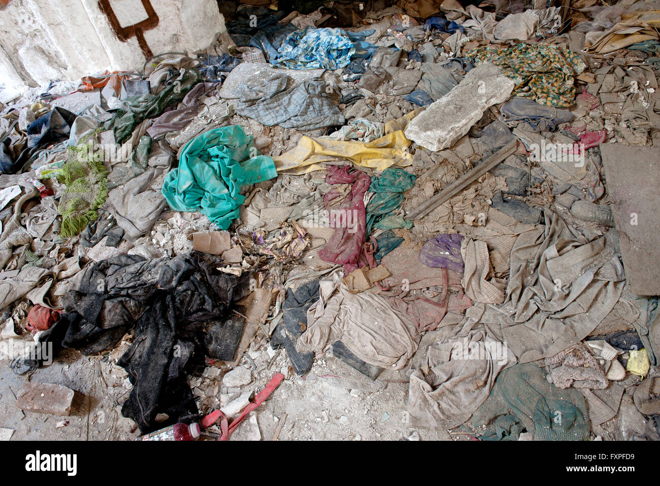 Terroble Garbage Trash and rubble at demolition site Stock Photo - Alamy