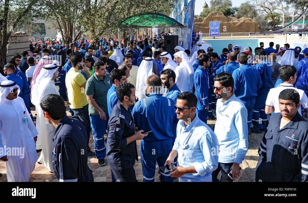 Kuwait City, Kuwait city. 17th Apr, 2016. Kuwaiti oil workers hold