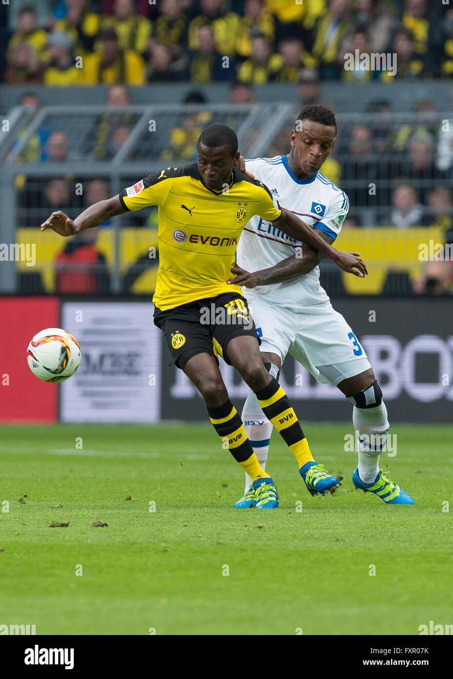 Dortmund's Adrian Ramos (L) and Hamburg's Cleber Reis vie for the ball during the German Bundesliga soccer match between Borussia Dortmund and Hamburg SV at Signal Iduna Park in Dortmund, Germany, 17 April 2016. Photo: GUIDO KIRCHNER/dpa    (EMBARGO CONDITIONS - ATTENTION: Due to the accreditation guidelines, the DFL only permits the publication and utilisation of up to 15 pictures per match on the internet and in online media during the match.) Stock Photo